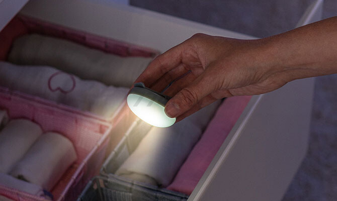 Ночник детский светодиодный REER ClipLight для кормления ребенка с клипсой светло-серый (52361) - Фото 7