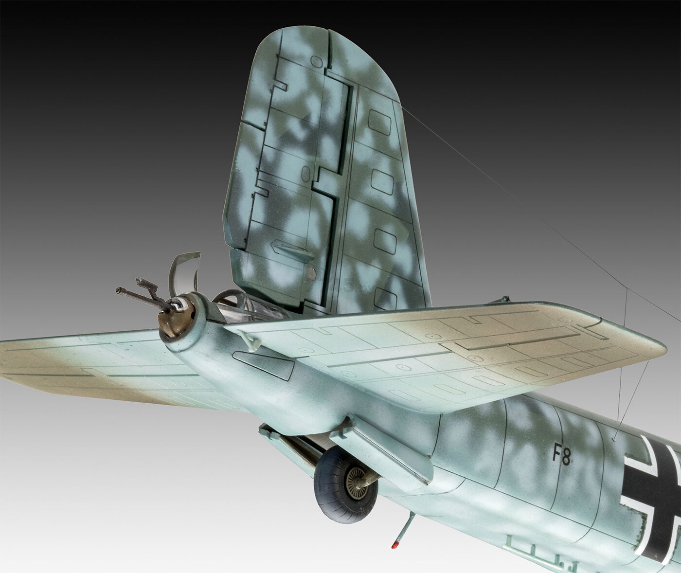 Сборная модель REVELL Немецкий тяжелый бомбардировщик Heinkel He177 A-5 Greif 1:72 (3913) - Фото 4
