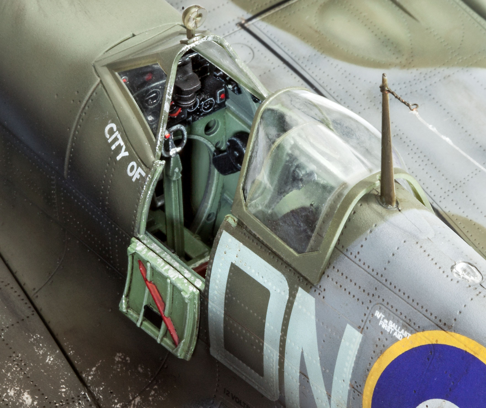 Сборная модель REVELL Британский истребитель Supermarine Spitfire Mk.Ixc 1:32 (03927) - Фото 9