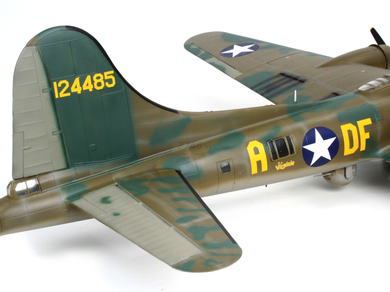 Сборная модель REVELL Американский бомбардировщик Boeing-17F Memphis Belle 1:48 (4297) - Фото 2