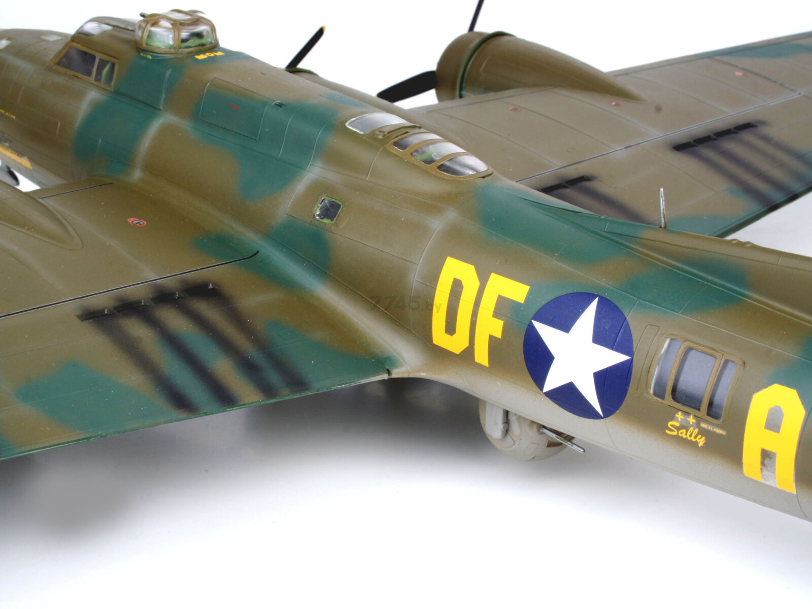 Сборная модель REVELL Американский бомбардировщик Boeing-17F Memphis Belle 1:48 (4297) - Фото 3