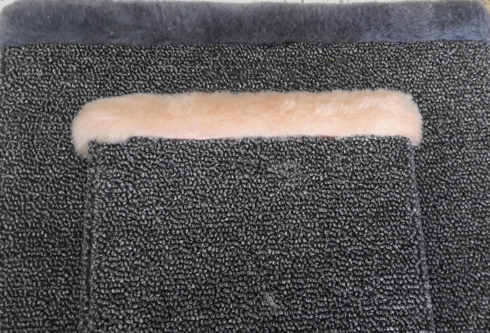 Когтеточка из ковролина угловая CAT-HOUSE 60×30 см серый (4810801202451) - Фото 3