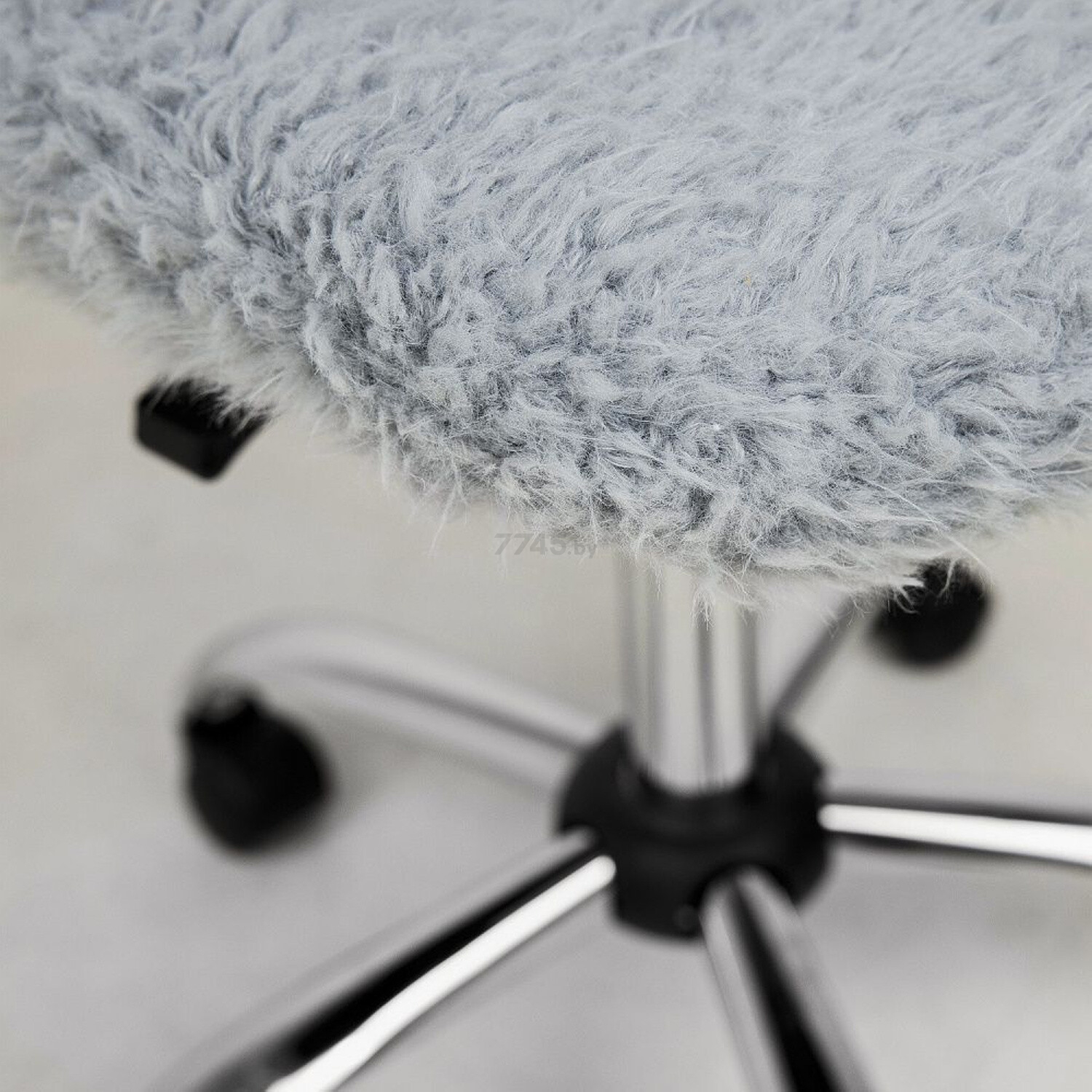 Кресло компьютерное AKSHOME Fluffy искусственный мех серый (86382) - Фото 6
