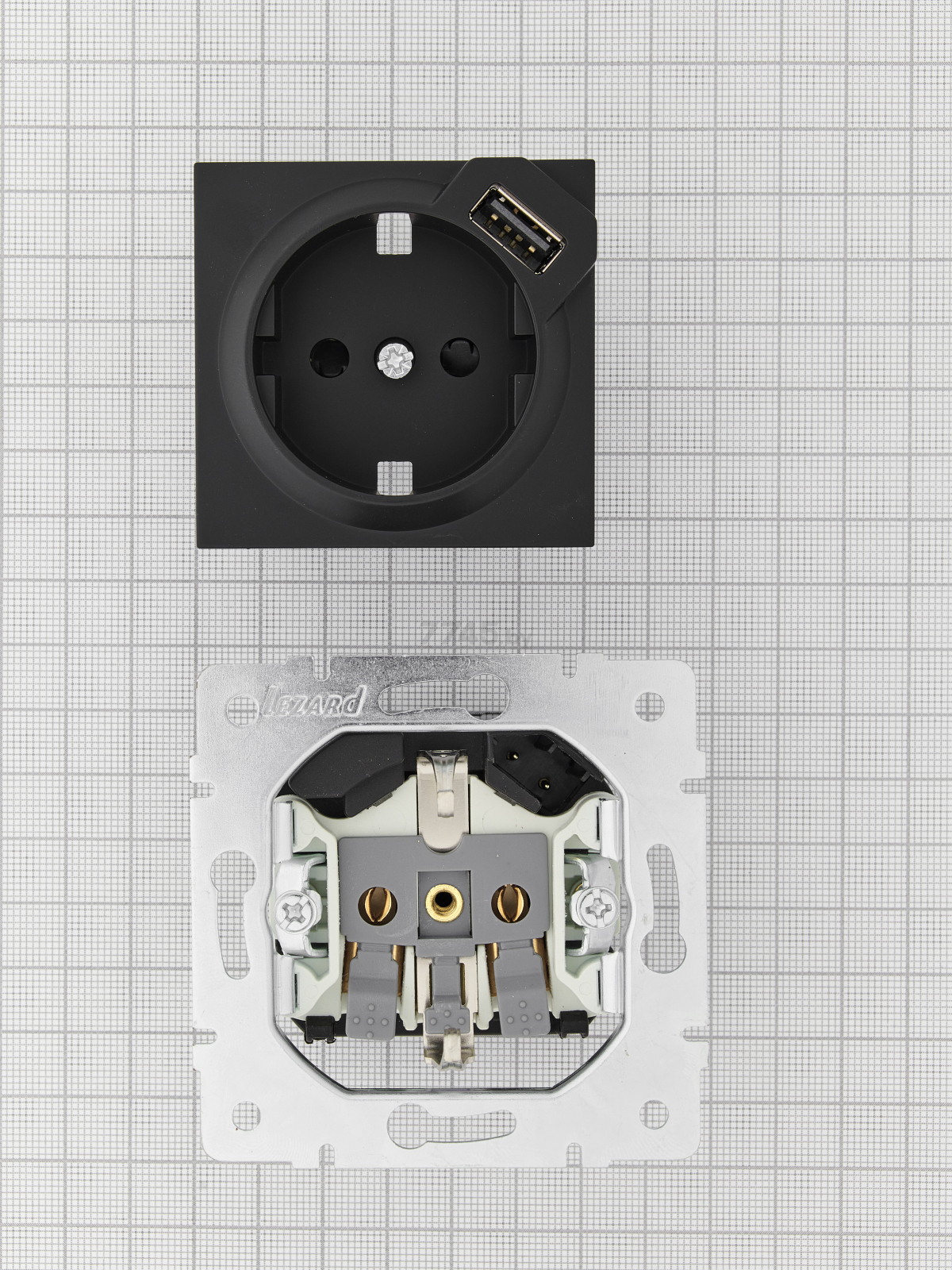 Розетка скрытая с USB-портом и заземлением LEZARD Vesna черный бархат (742-4288-181) - Фото 5