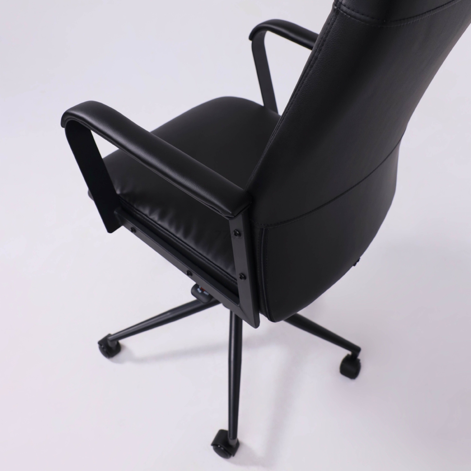 Кресло компьютерное AKSHOME Edison кожзам черный (104695) - Фото 13